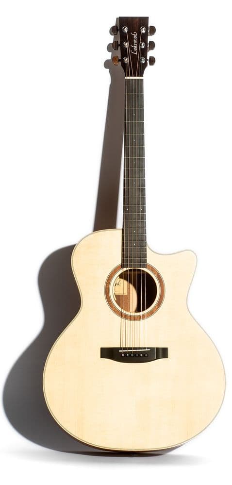 Lakewood J-14 CP - Jumbo Model with cutaway and pickup system